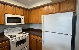 ONE BEDROOM ONE BATHROOM !! WATERFRONT COMMUNITY!