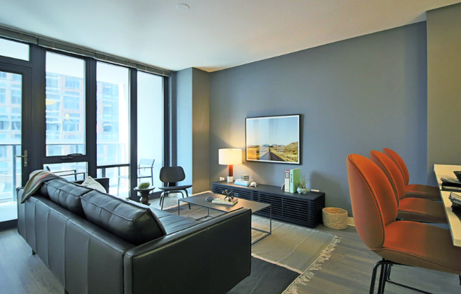 613 N WLS