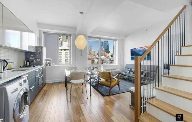 505 W 47 ST