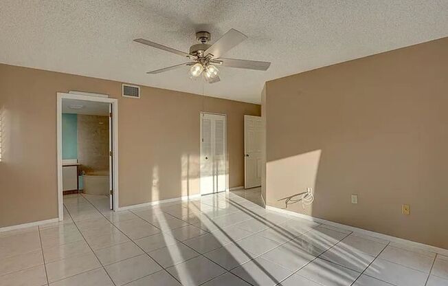 600 DOUGLAS ST LLC