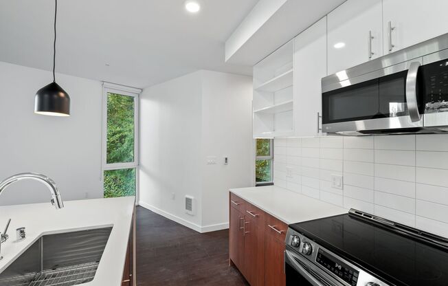 2 beds, 2 baths, 906 sqft, $3,495, Unit 401