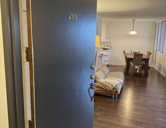 1 bed, 2 baths, 850 sqft, $3,900, Unit 209