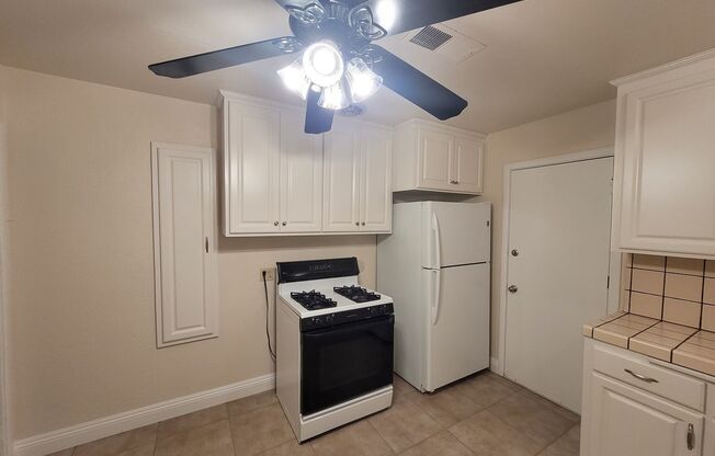 2 beds, 1 bath, $1,950