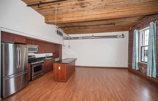 1 bed, 1 bath, 759 sqft, $2,000, Unit 214