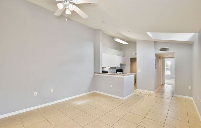 Bright 3rd-Floor 1/1 Condo with Screened Balcony in Park Central!