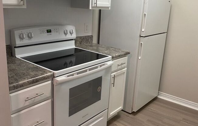 2 beds, 1 bath, 900 sqft, $825, Unit CXC06