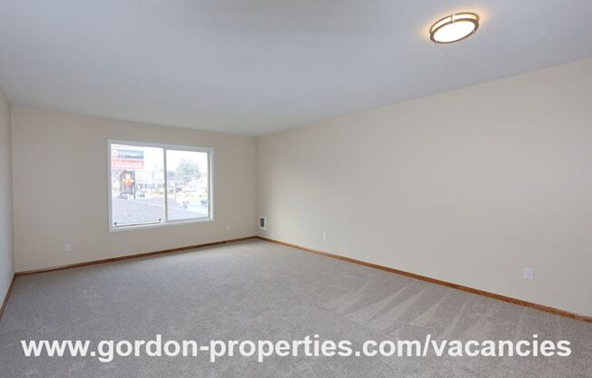 SE Stark St - Mayfair Manor, Gresham upstairs 2 bedroom apartment