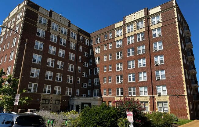 Studio, 1 bath, 400 sqft, $875, Unit 710