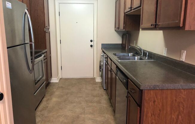 2 beds, 1 bath, 800 sqft, $1,295, Unit 601 - Unit 105 B800