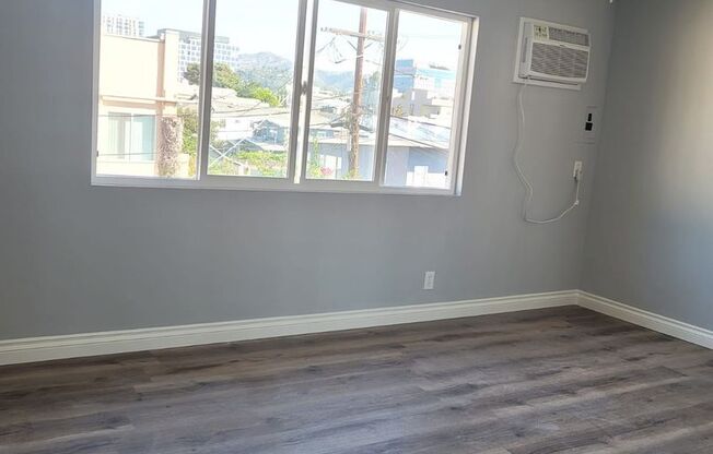 Studio, 1 bath, 265 sqft, $1,350, Unit 304