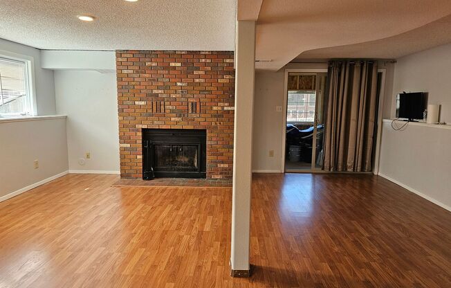 1 bed, 1 bath, 950 sqft, $1,200, Unit Basement