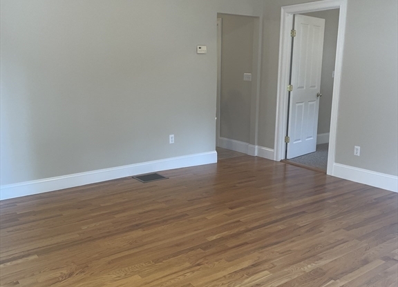 2 beds, 1 bath, 1,000 sqft, $2,600, Unit 43