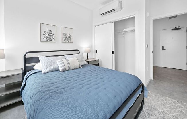 2 beds, 1 bath, 881 sqft, $1,900, Unit 220