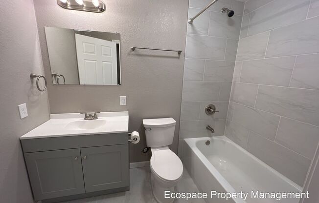 3 beds, 1 bath, $2,095, Unit 4524 B