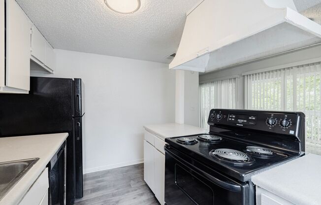 2 beds, 2 baths, 1,016 sqft, $1,195, Unit 2-13B