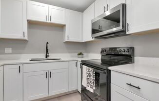 Totally Remodeled Duplex w/ New Fenced Backyard in Brandon