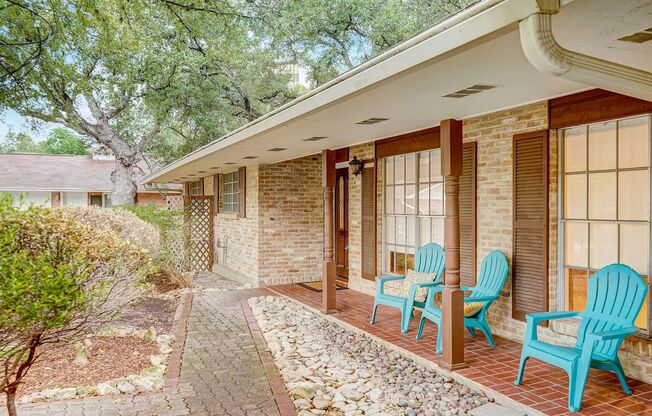 Welcome to this beautiful 3-bedroom, 2-bathroom house located in the vibrant city of San Antonio, TX.