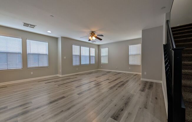 SPLIT LEVEL HOME IN NORTHWEST LAS VEGAS FOR RENT