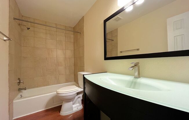 2 beds, 2 baths, 872 sqft, $1,175, Unit 06-D