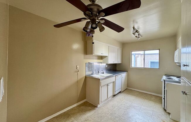 2 beds, 2 baths, $2,095, Unit Unit 212