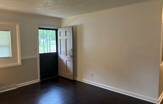 3 BEDROOM, 1 BATH, 900 SQ FT, GAS HEAT, WINDOW AC