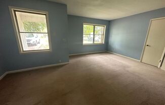 3 beds, 1 bath, $700