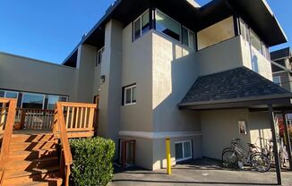 3 beds, 2 baths, $2,250, Unit 1