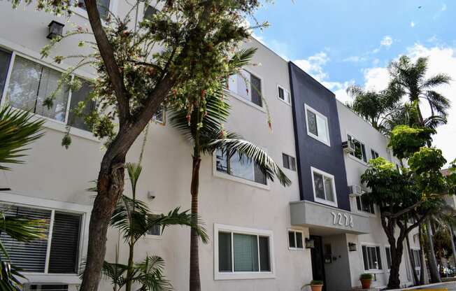 Welcome to 7278 Hollywood Boulevard Apartments