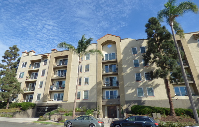 Spacious 2 Bedroom 2 Bath Condo in Bankers Hill Close, Walking Distance to Balboa Park