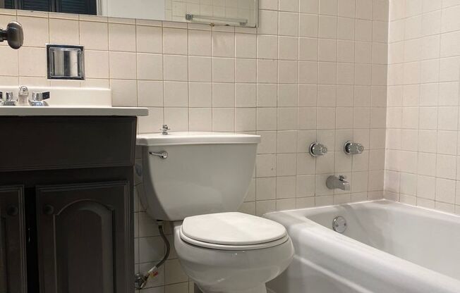 Studio, 1 bath, 400 sqft, $1,305, Unit 431-#421