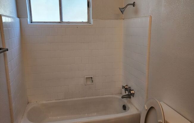 2 beds, 1 bath, 860 sqft, $1,495, Unit 2416-14