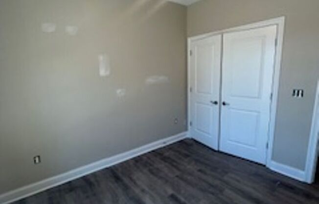 2 beds, 1 bath, 950 sqft, $1,000, Unit 214