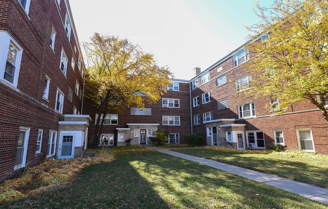 2735 BERWYN