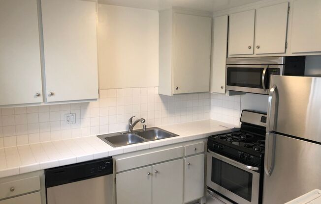 1 bed, 1 bath, $2,195, Unit 03