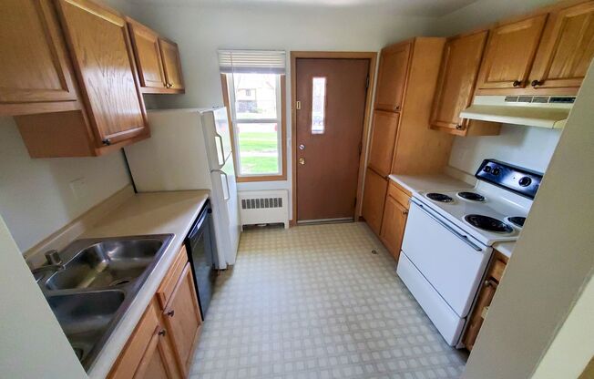 2 beds, 1 bath, 775 sqft, $1,379, Unit 2346-2