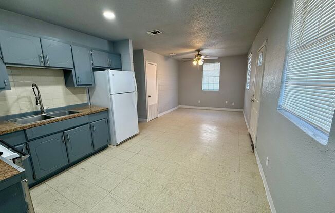 2 beds, 1 bath, 725 sqft, $765, Unit 1