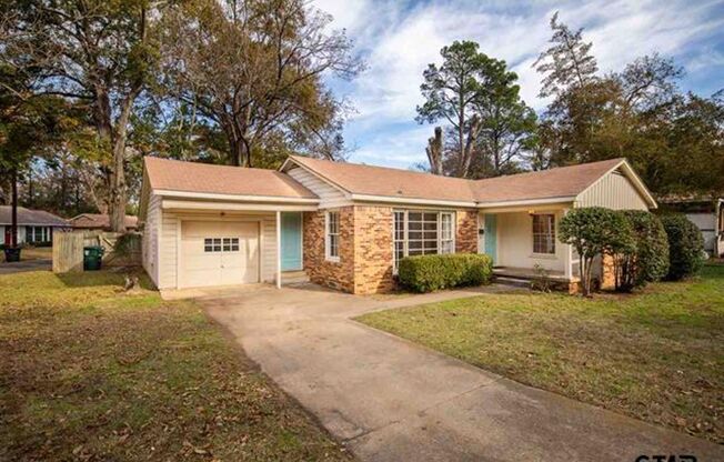 Sweet Cottage on Camellia!