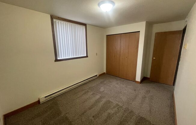 2 beds, 1 bath, $705, Unit 12-A