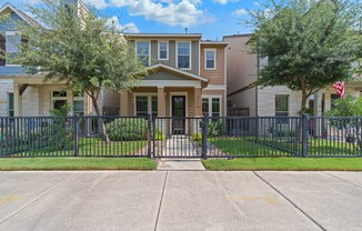 215 E COURTLAND PL