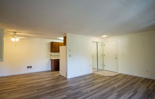 2 beds, 2 baths, $1,595, Unit 9132