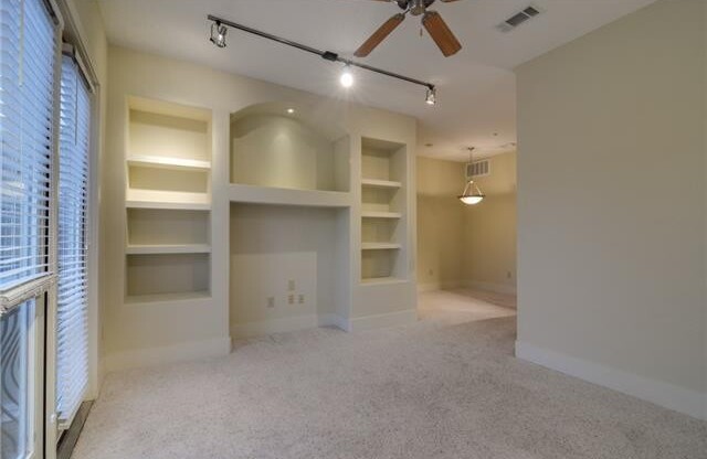 Penthouse Condo with Garage – Prime Location!