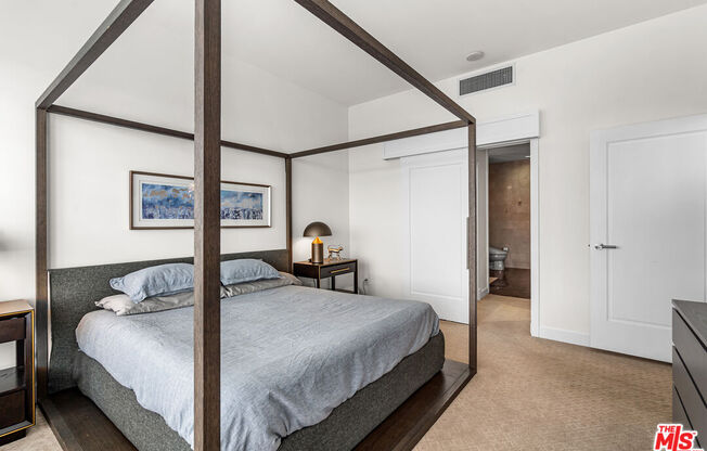 1 bed, 2 baths, 1,120 sqft, $6,000, Unit 36F