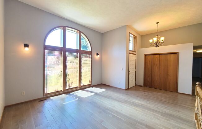 $3,400- 5 Bed / 3 Bath Beautiful Home in Upper South Hill