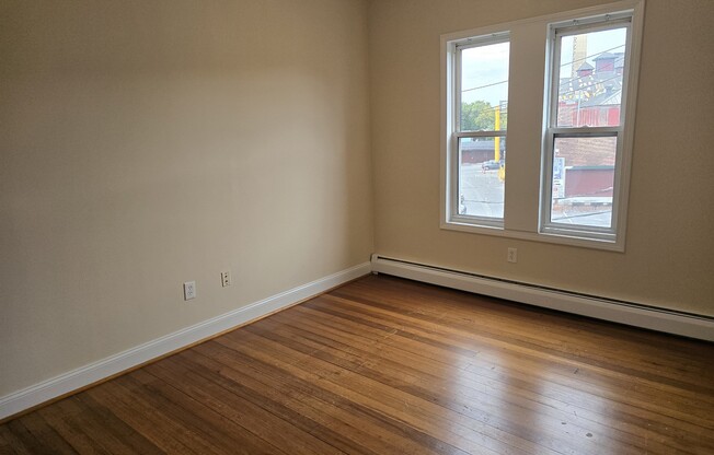 3 beds, 1 bath, 1,400 sqft, $2,900, Unit 3
