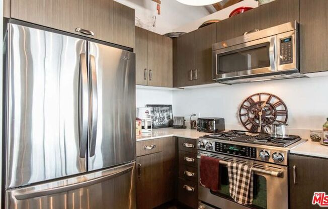 2 beds, 2 baths, 1,670 sqft, $5,995, Unit 556