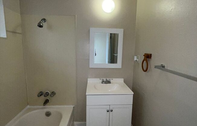 1 bed, 1 bath, $895, Unit 819