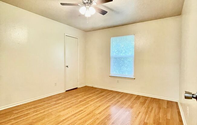 2 beds, 1 bath, 832 sqft, $995