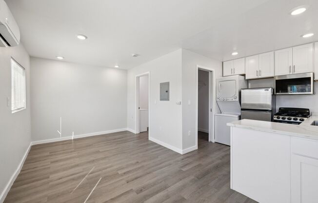 Studio, 1 bath, 645 sqft, $1,548, Unit 131