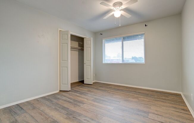 Newer Paint, Newer Flooring, POOL, close to GCU, Move in Ready for August 1st!!!  Great property located with easy access to Shopping!!  Quiet Cul-de-Sac!!!
