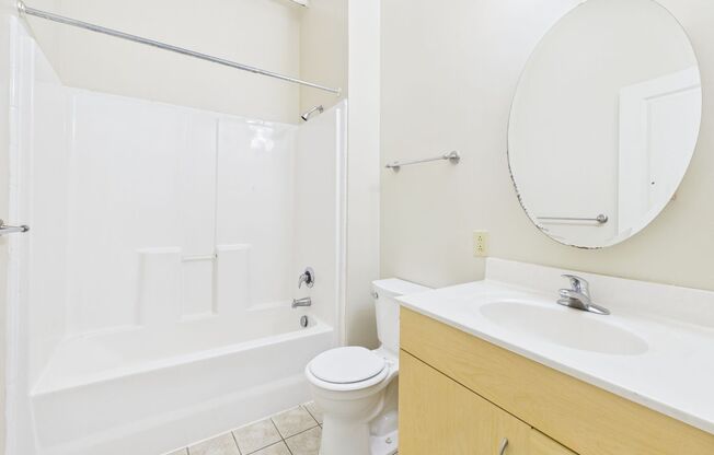 2 beds, 2 baths, 925 sqft, $1,600, Unit 404